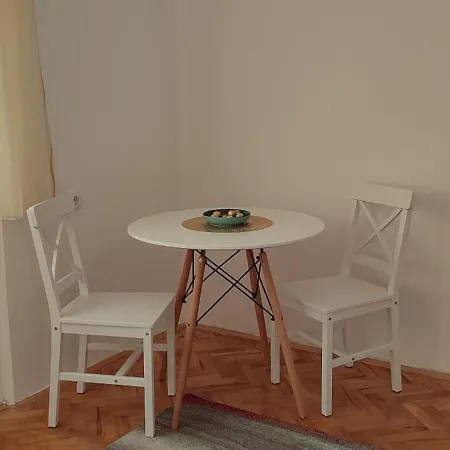 Denny, Apartman *