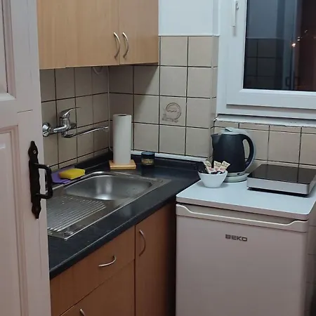 Denny, באניה לוקה